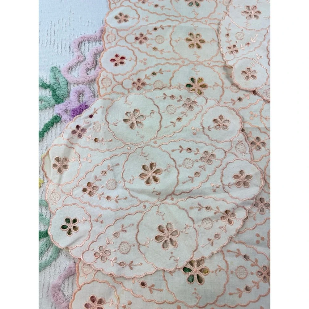 Vintage 4pc Eyelet Embroidered Dresser Scarf Set Peach Cream Scalloped Doilies